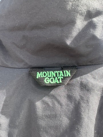 Black and Green Mountain Goat Ski Jacket - Size L